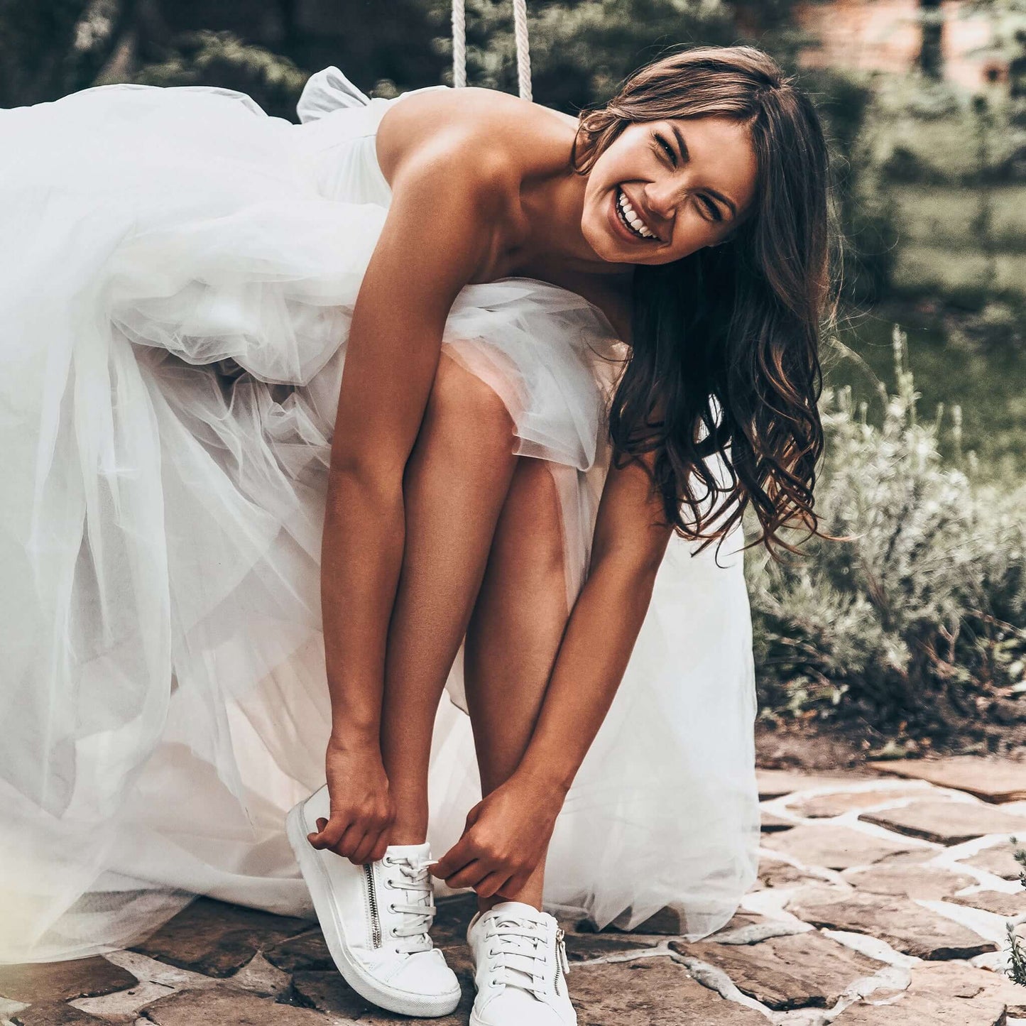 Heiratsurkunde übersetzen lassen: Eine junge Braut bereitet sich für die Hochzeit vor